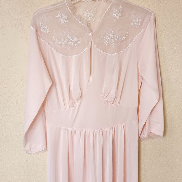 Vintage VANITY FAIR Soft Pink Long NIGHTGOWN Lingerie Size 38 Small - Picture 3 of 8